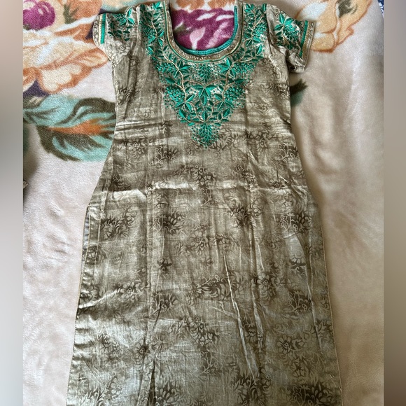 Salwar suit - Picture 3 of 6